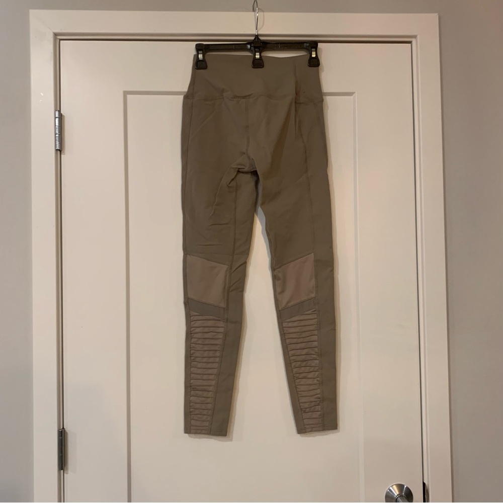 ALO Yoga High-Waist Moto Legging Gravel Medium - Picture 6 of 9